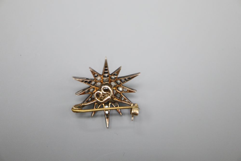 An Edwardian gold and diamond starburst brooch pendant, 3cm